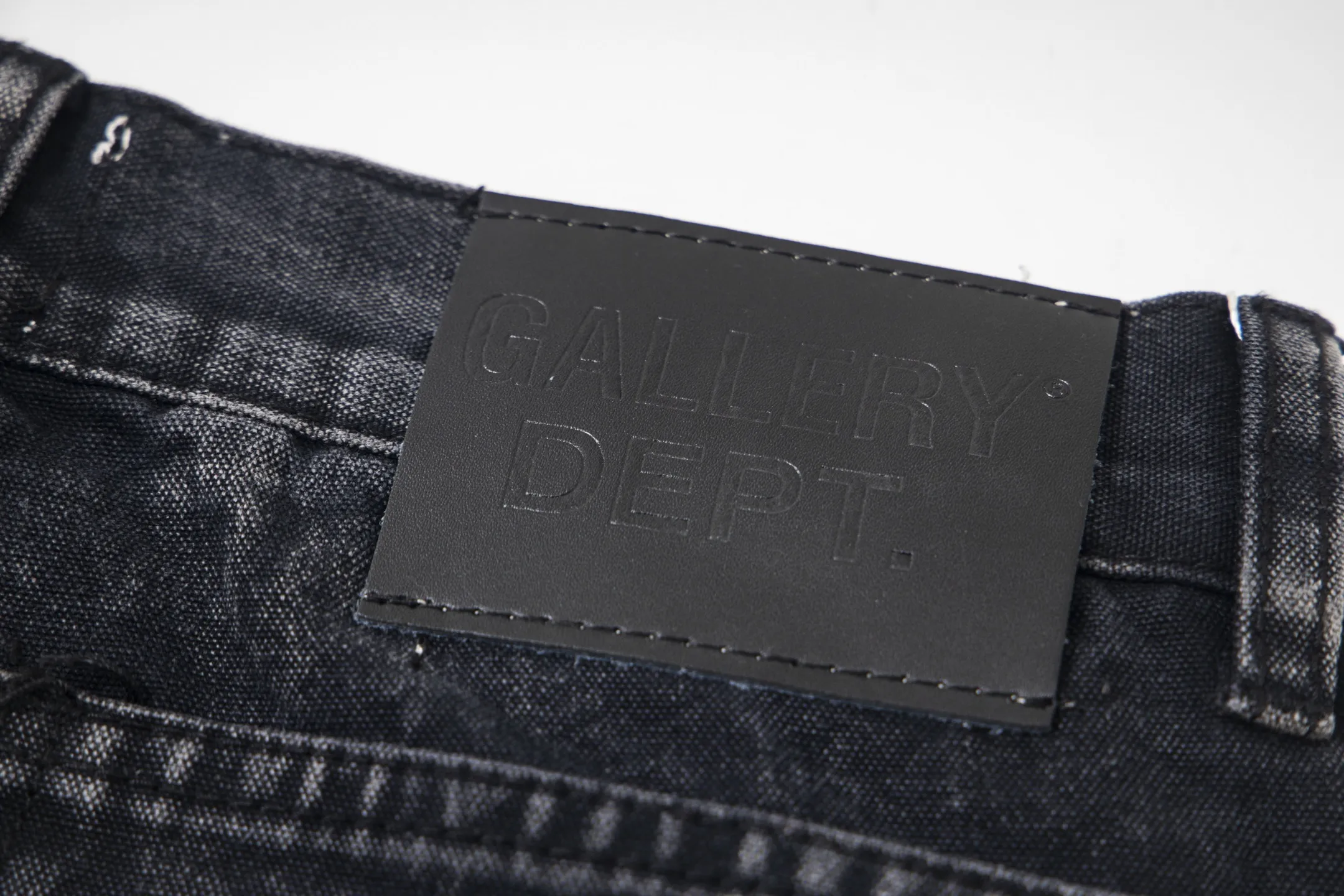 #8176 P260💰 Independent GALLERY DEPT. Vintage splash-ink splicing black and orange cross loose washed flared jeans - truly restore the ultimate vintage texture - original hardware accessories washed and other elevators, QR code analysis are all purchased from the original factory, high degree of restoration, you are welcome to compare with a certain product ~ - three-dimensional version Loose and comfortable, not picky about the figure, tall and slim, factory Seiko, original factory quality control, same style for men and women, can be matched with couples, versatile recommendation Essential jeans for all seasons - sizes: 28 30 32 34 36